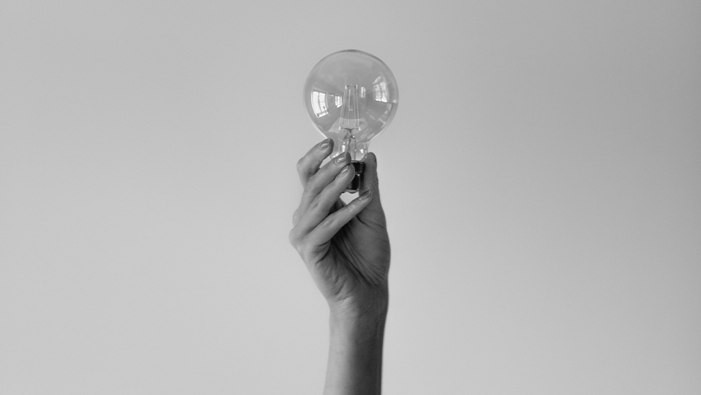 hand and light bulb